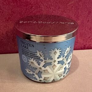 Bath & Body Works Blue Snowflake Candle